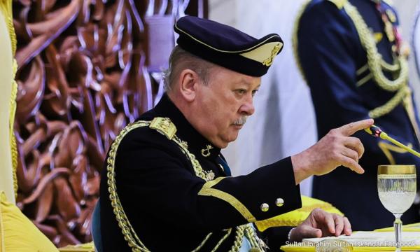Rumah ibadat: Patuhi undang-undang, jangan politikkan isu agama - Agong