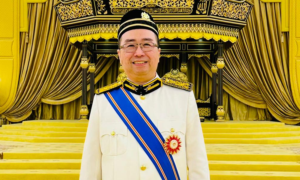 国家元首册封54有功者，郑立慷受封拿督