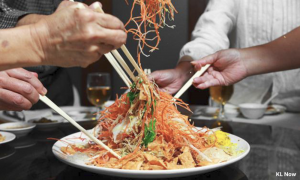 过年捞生：广府捞生文化是怎么“捞过界”的？