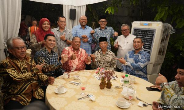 ‘Nak pecat, pecat betul-betul, jangan baling batu sembunyi tangan’