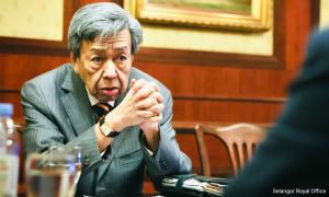 S'gor sultan backs PM on unauthorised temples, cites population figure 