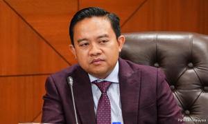 SNAPSHOT | Corporate mafia: Suspend firms' govt contracts, MP says; Taki claims proof MIC applied to join PN