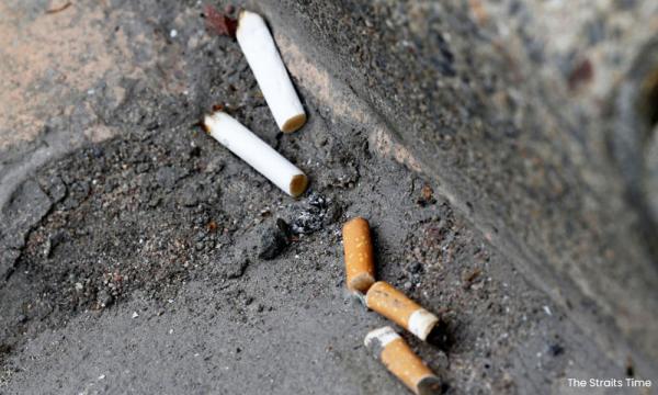 3 lelaki didenda, jalani khidmat masyarakat kerana buang puntung rokok