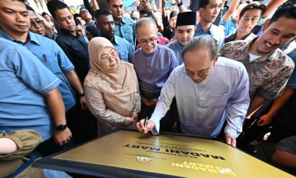 Pemegang lesen Madani Mart wajib bayar royalti pada yayasan diasaskan Fuziah, pembantu Anwar