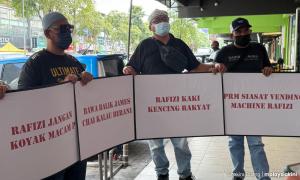 Kumpulan anti-Rafizi serah memo gesa berundur dari dunia politik