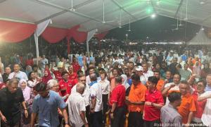 Harapan calms N Sembilan rift amid 'tolak Umno' chant, 'hurt' MB raises snap polls 
