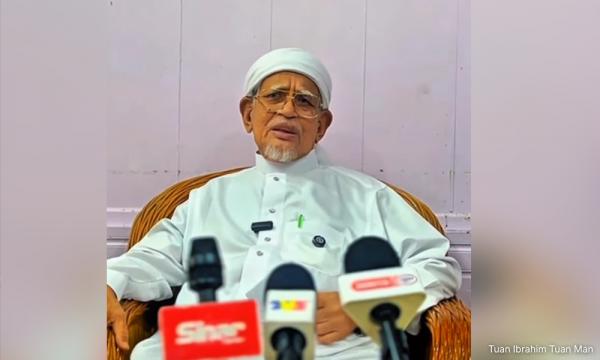 Nik Zawawi mungkin terpengaruh dengan penulisan sejarah, kata Hadi