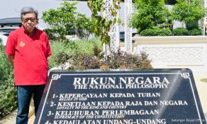 S'gor sultan tells state reps, DAP figures to visit Rukun Negara monument regularly