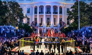 Sangkar berdarah luar Rumah Putih sempena hari lahir Trump